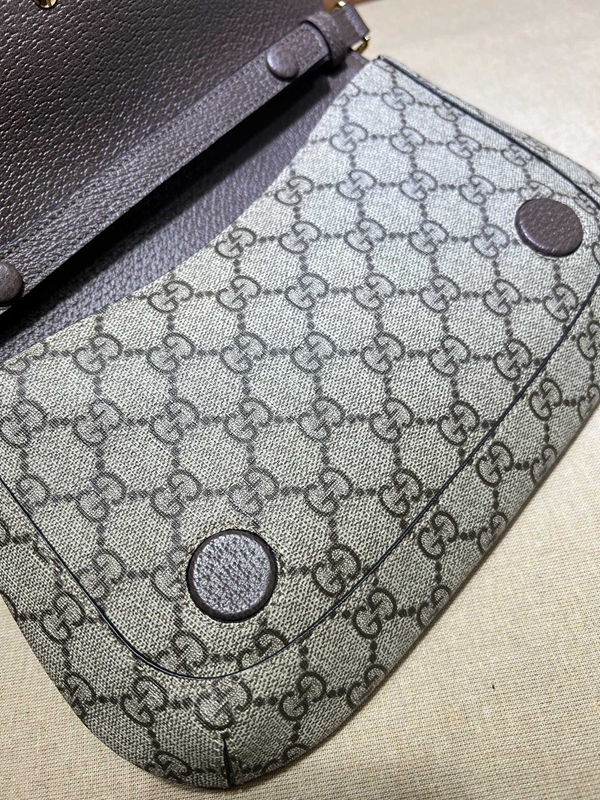 グッチバッグ角部分ディテール